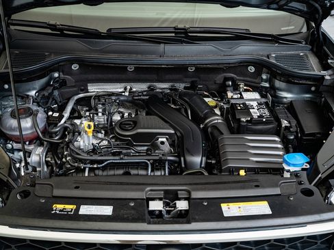 Used 2024 Volkswagen Taos SE image 37