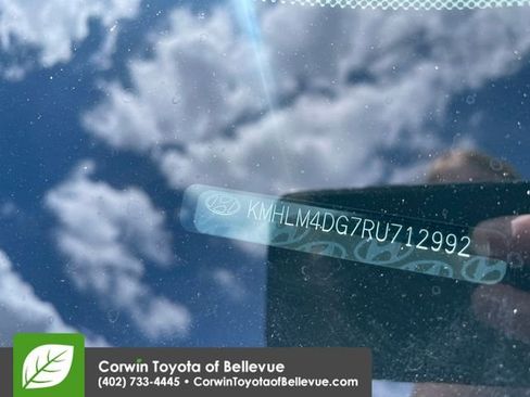 Used 2024 Hyundai Elantra SEL FWD image 31