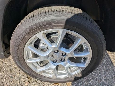 Used 2023 Jeep Compass Latitude image 20