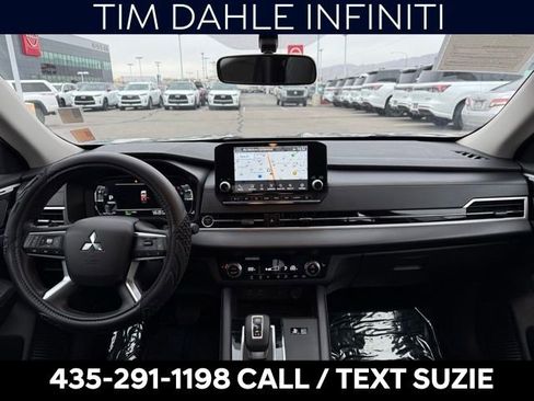 Used 2024 Mitsubishi Outlander SE image 2