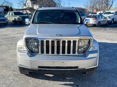 Used 2011 Jeep Liberty Sport image 2