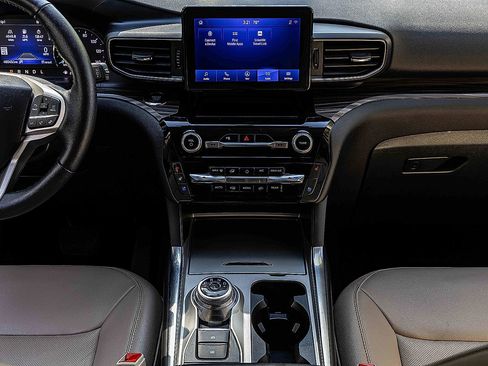 Used 2023 Ford Explorer Limited image 11