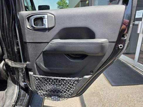 Used 2020 Jeep Wrangler Unlimited Sahara w/ Dual Top Group AWD/4WD image 28