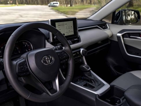 Used 2025 Toyota RAV4 XLE Premium image 16