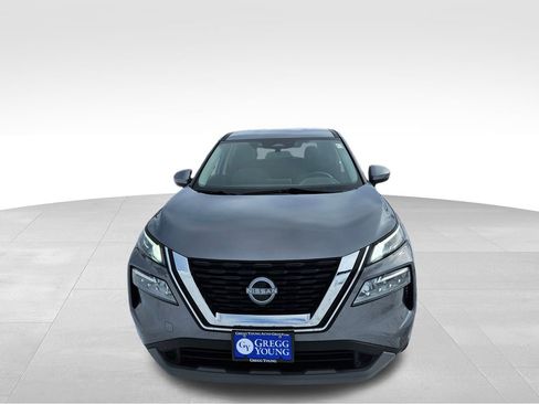 Used 2023 Nissan Rogue SV image 3