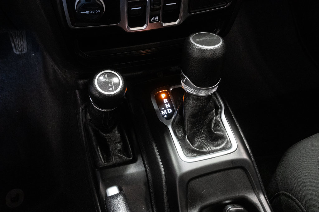 Certified 2023 Jeep Gladiator Sport AWD/4WD image 24