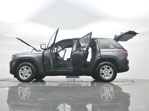 Used 2024 Jeep Grand Cherokee Laredo RWD image 40