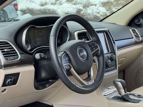 Used 2017 Jeep Grand Cherokee Limited image 29