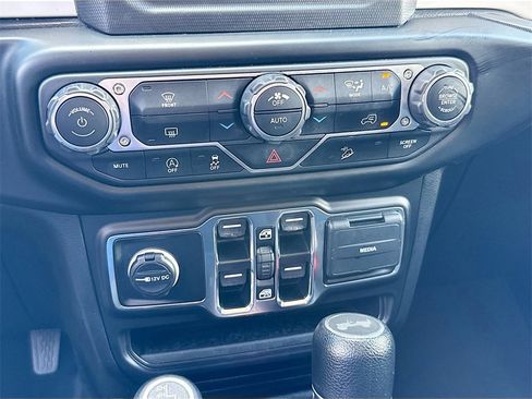 Used 2021 Jeep Wrangler Unlimited Islander image 16