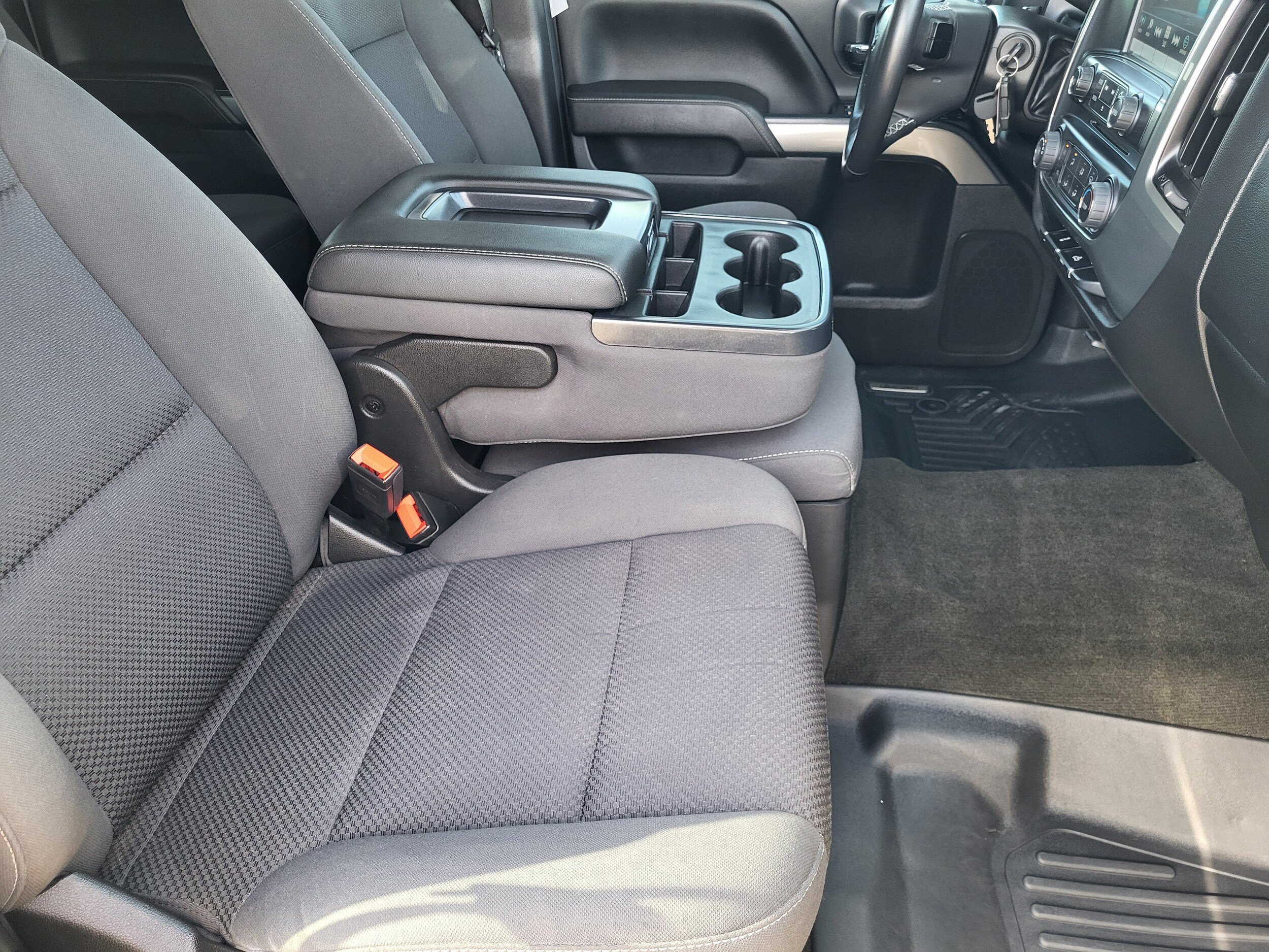 Used 2018 Chevrolet Silverado 1500 LT AWD/4WD image 17