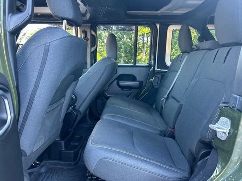 Used 2024 Jeep Wrangler Unlimited w/ Convenience Group AWD/4WD image 36