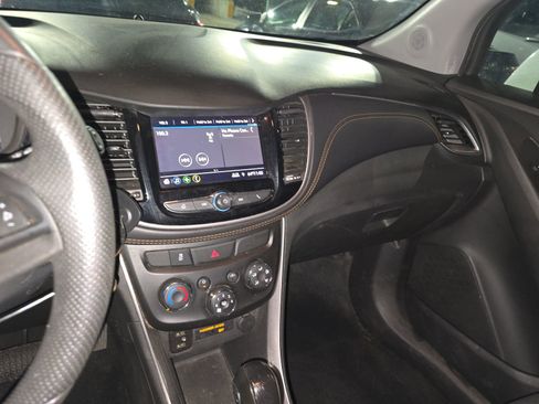 Used 2021 Chevrolet Trax LS w/ Tint and Cruise Package FWD image 17