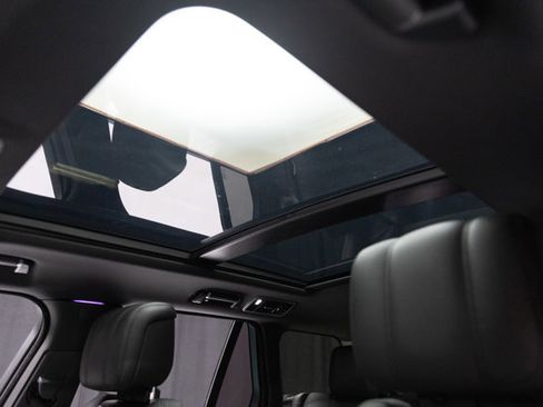Used 2022 Land Rover Range Rover Westminster Edition image 17