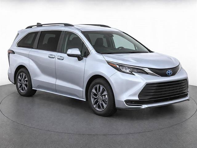 Used 2023 Toyota Sienna LE AWD/4WD image 7