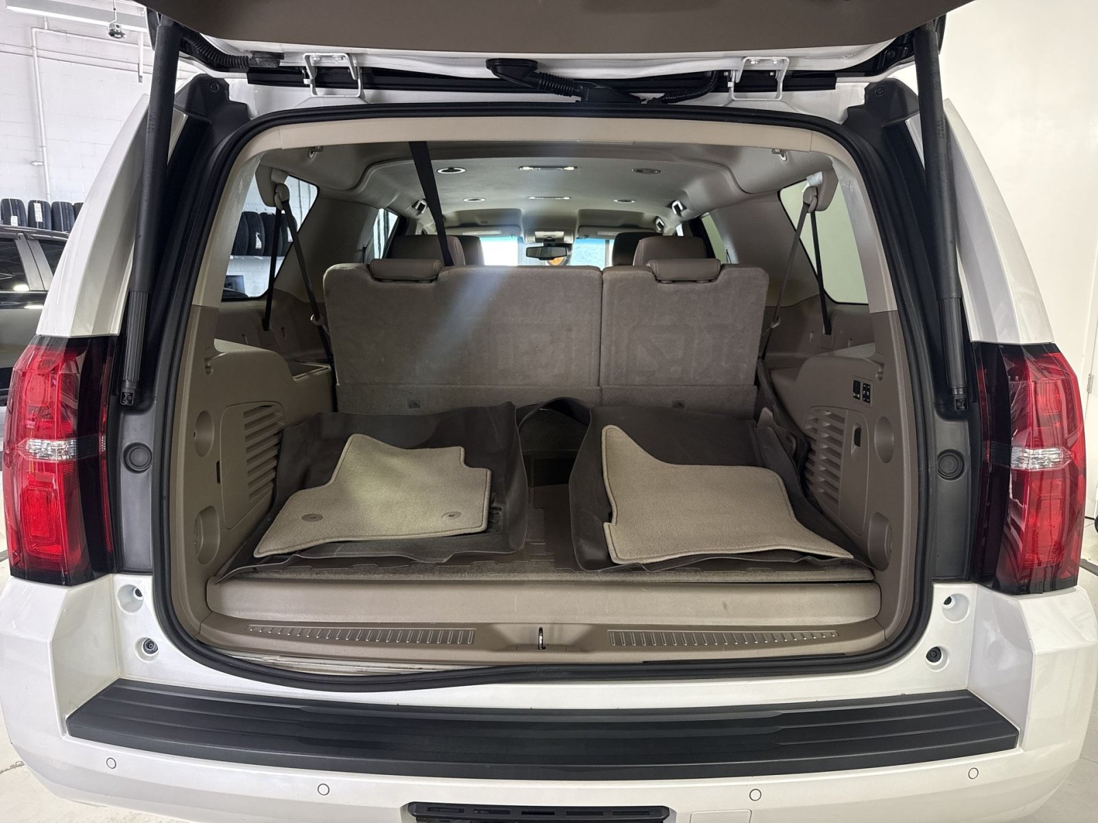 Used 2017 Chevrolet Suburban LT w/ Luxury Package AWD/4WD image 27
