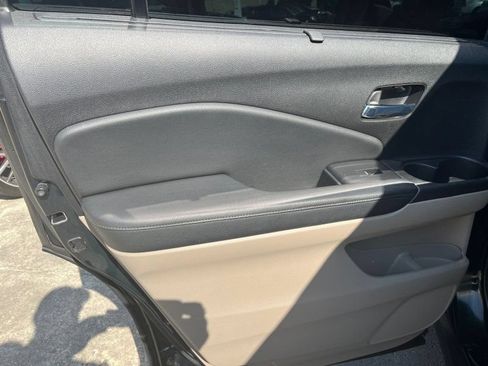 Used 2018 Honda Pilot Touring image 8