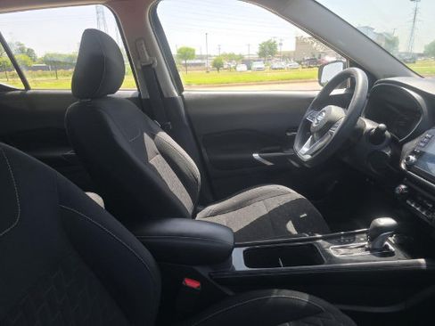 Used 2021 Nissan Kicks SV FWD image 4
