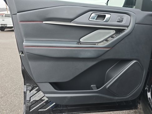 Used 2025 Ford Explorer ST image 17