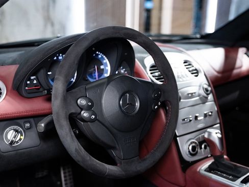 Used 2005 Mercedes-Benz SLR image 9
