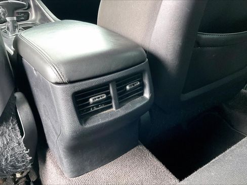 Used 2016 Dodge Challenger SXT RWD image 31