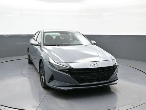 Certified 2022 Hyundai Elantra SEL w/ Cargo Package image 3