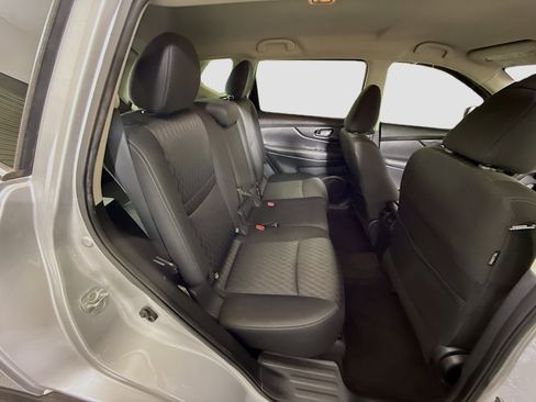 Used 2018 Nissan Rogue SV image 27