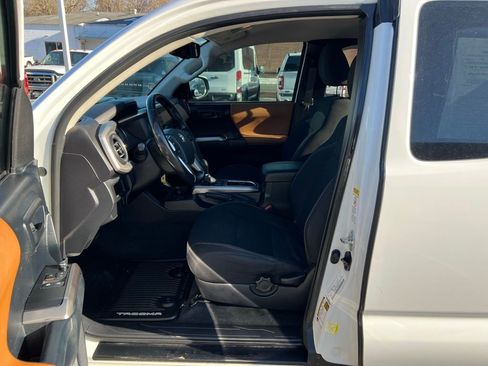 Used 2016 Toyota Tacoma SR5 image 13