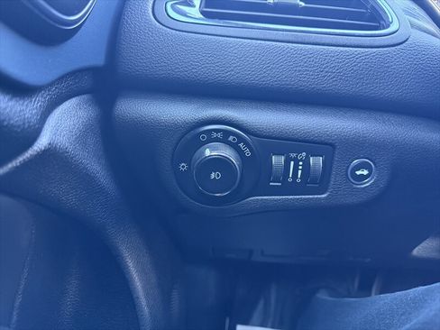 Used 2016 Chrysler 200 S w/ Navigation & Sound Group I FWD image 18