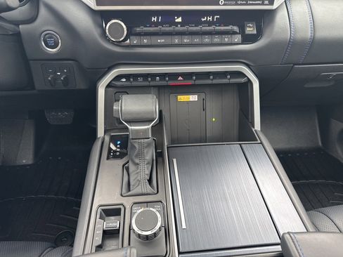 Used 2024 Toyota Tundra Platinum image 19