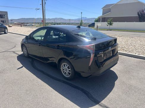 Used 2017 Toyota Prius Two w/ Preferred Accessory Package FWD image 5