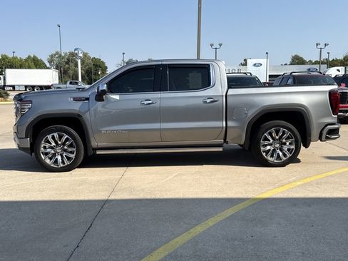 Used 2023 GMC Sierra 1500 Denali w/ Technology Package AWD/4WD image 12