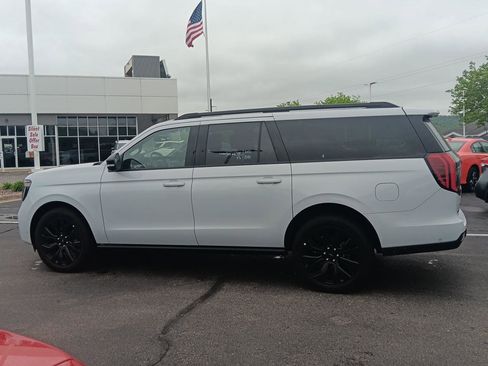 Used 2025 Ford Expedition Max Platinum w/ Stealth Appearance Package AWD/4WD image 9