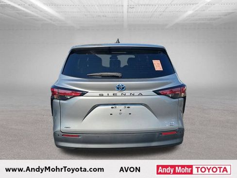 Used 2022 Toyota Sienna XLE AWD/4WD image 6