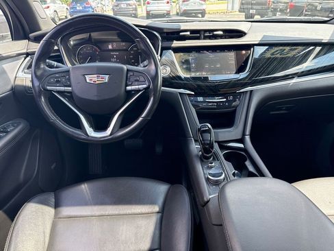 Used 2020 Cadillac XT6 Premium Luxury AWD/4WD image 16