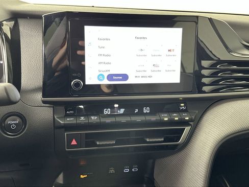Used 2025 Toyota Camry SE w/ Convenience Package FWD image 20