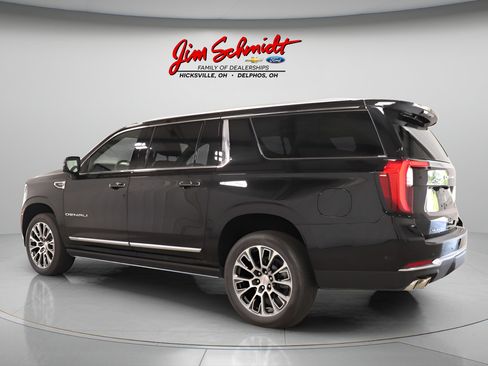 Used 2026 GMC Yukon XL Denali w/ Sun & Power Step Package AWD/4WD image 3