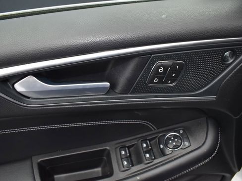 Used 2024 Ford Edge Titanium image 9