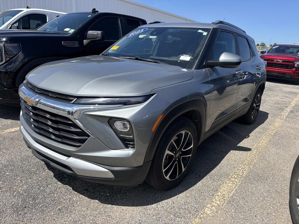Used 2025 Chevrolet TrailBlazer LT w/ Driver Confidence Package FWD image 5