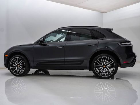 Certified 2026 Porsche Macan AWD/4WD image 2