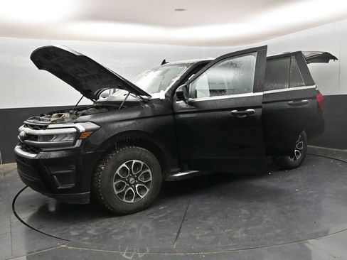 Used 2024 Ford Expedition XLT image 34