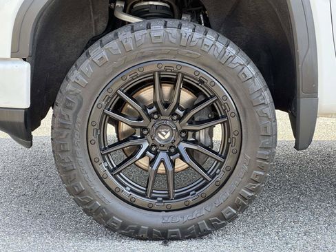 Used 2022 GMC Sierra 1500 Elevation w/ X31 Off-Road Package AWD/4WD image 7