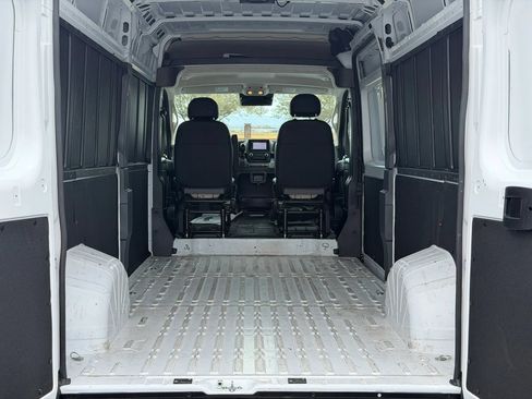 Used 2025 RAM ProMaster 2500 w/ Convenience Group FWD image 10
