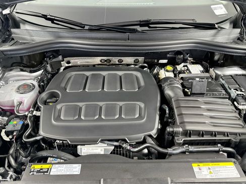 Certified 2025 Volkswagen Tiguan SE image 26