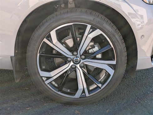 Used 2023 Volvo XC60 B5 Ultimate w/ Climate Package image 11