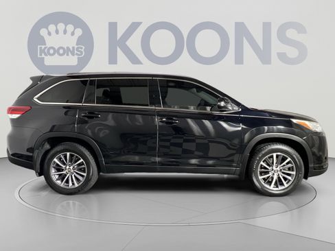 Used 2019 Toyota Highlander XLE AWD/4WD image 8