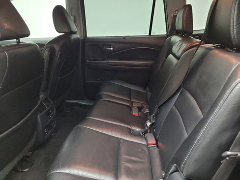 Used 2017 Honda Pilot Touring image 18
