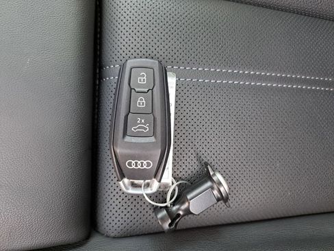 Certified 2025 Audi Q6 e-tron Premium Plus w/ Premium Plus AWD/4WD image 38