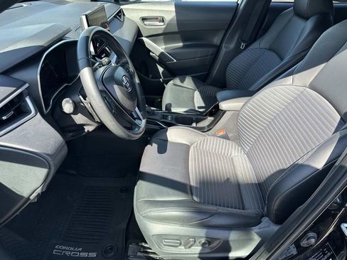 Used 2025 Toyota Corolla Cross AWD Hybrid image 19