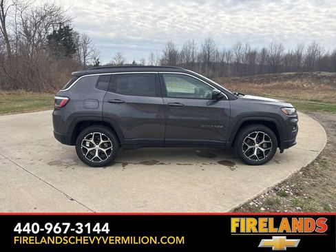 Used 2024 Jeep Compass Limited image 10