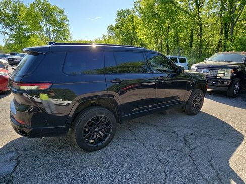 Used 2024 Jeep Grand Cherokee L Summit AWD/4WD image 8